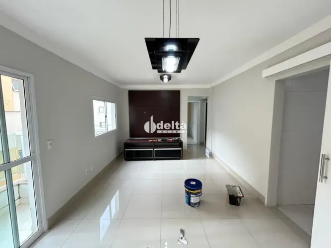 Apartamento com3 quarto sendo 1 suíte disponível para locação no bairro Santa Mônica em Ub