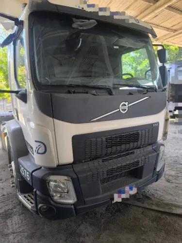Volvo VM 360 2023 Novíssimo