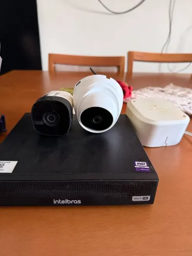 DVR com 8 câmeras intelbras e monitor