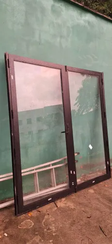 Porta Janela vidro e aluminio sem uso. 2.10,x 2.14m