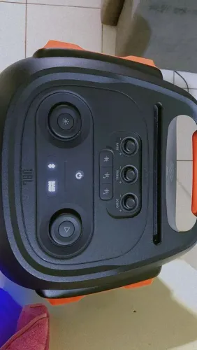 Vendo essa caixa de som JBL 710 poucos meses de uso ,motivo da venda comprei outra