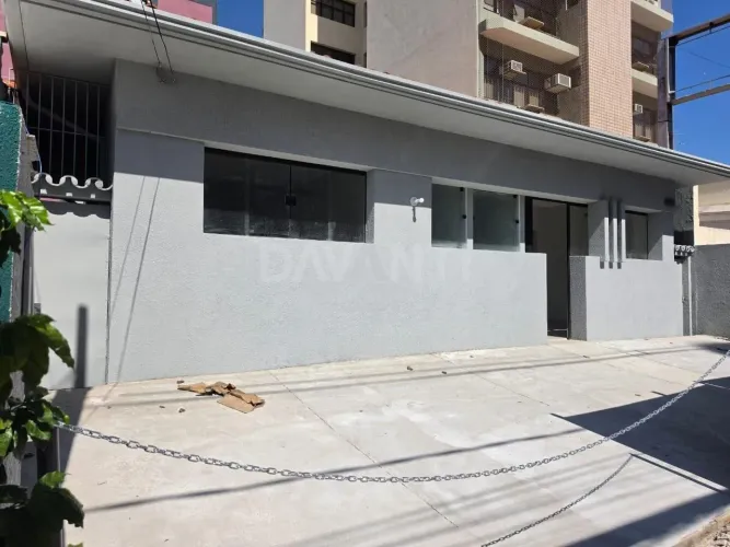 Casa comercial para locação no bairro Vila Itapura em Campinas na Davanti Imóveis.