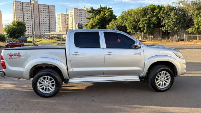 Toyota Hilux CD SRV D4-d 4X4 3.0 TDI Diesel AUT 2015