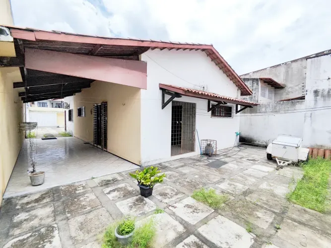 Casa próxima ao Castelão 140m², 2 quartos em Boa Vista-Castelão - Fortaleza - CE