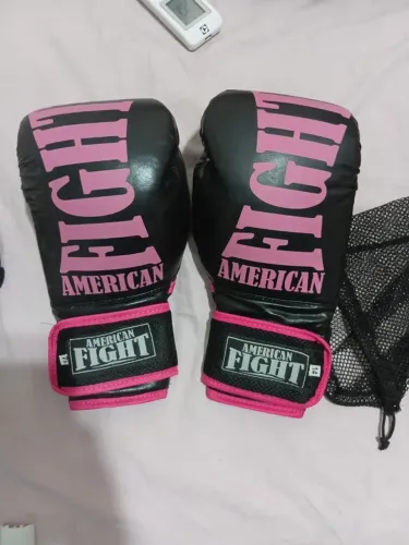 Luva de muay thai american fight rosa com 2 bandagens e sacochila de rede