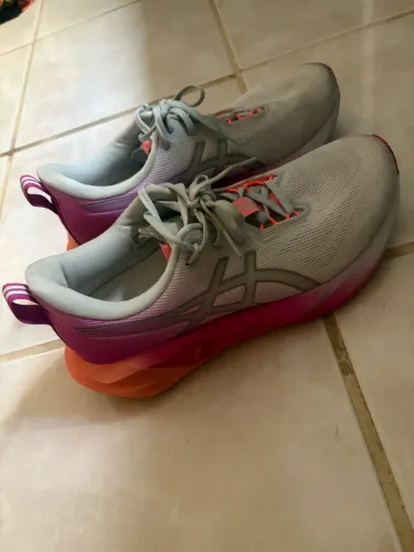 ASICS NOVABLAST 5