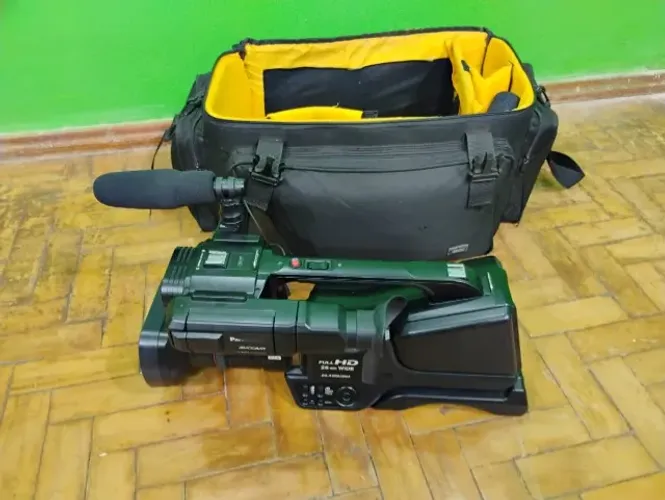 FILMADORA PANASONIC AVCCAM AG AC8 FULL HD