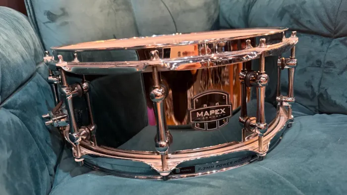Caixa Mapex Armory Tomahawk Black Chrome Steel Shell 14x5,5 com Aros Power Hoop