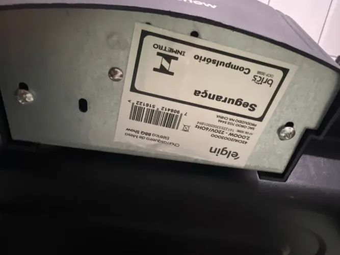 Vendo churrasqueira elétrica usada 1 vez 220v muito nova comprada recentemente