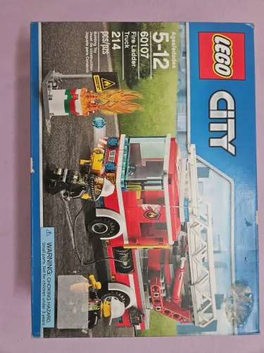 LEGO City 60107 - Camião de Bombeiros com Escada (Fire Ladder Truck).