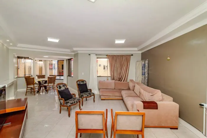 Apartamento Mobiliado para Aluguel a Poucos Passos do Mar em Balneário Camboriú