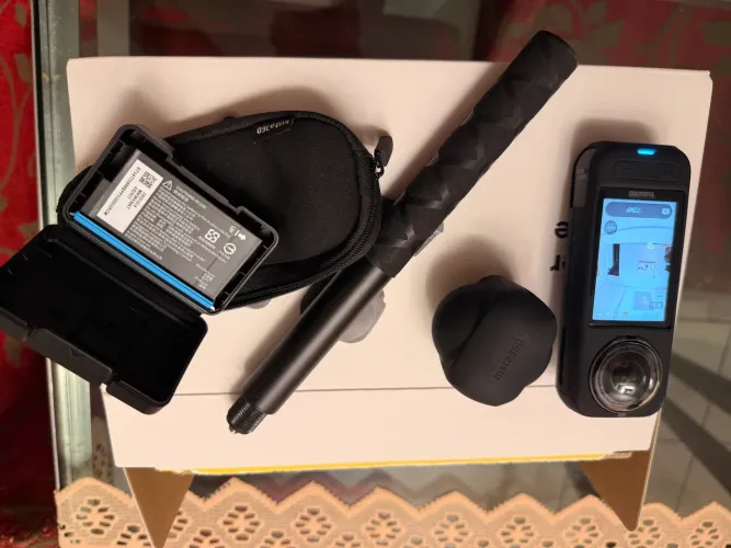 Insta360 X5 Starter Bundle - Completa + Acessórios extras (3 meses de uso)