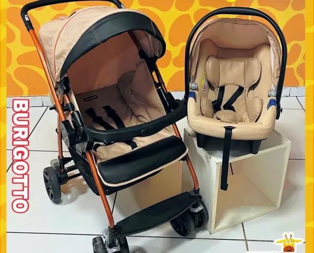 Carrinho com bebê conforto