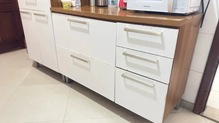   Armário de Cozinha Completo com Vidro e Nicho - Ótimo Estado