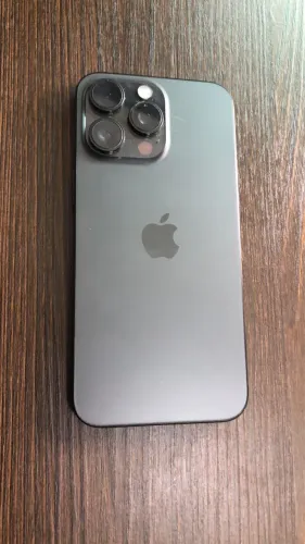 Vendo iPhone 15 pro max acompanhado de carregador turbo