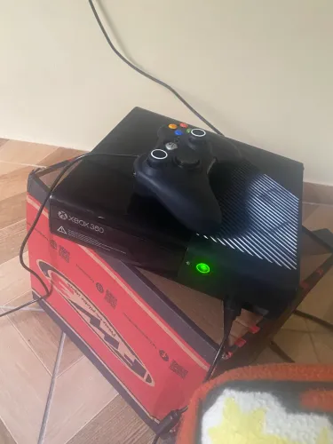 Xbox 360 desbloqueado vendo ou troco