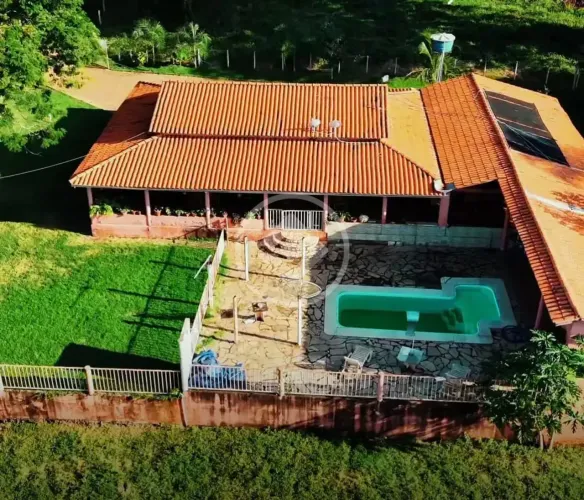 Fazenda à venda em Cristianópolis/GO com 4,5 alqueires, casa sede, piscina aquecida e repr