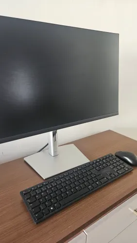 Monitor Dell 27? Full HD - Ajustável + teclado e mouse wireless (em fio)