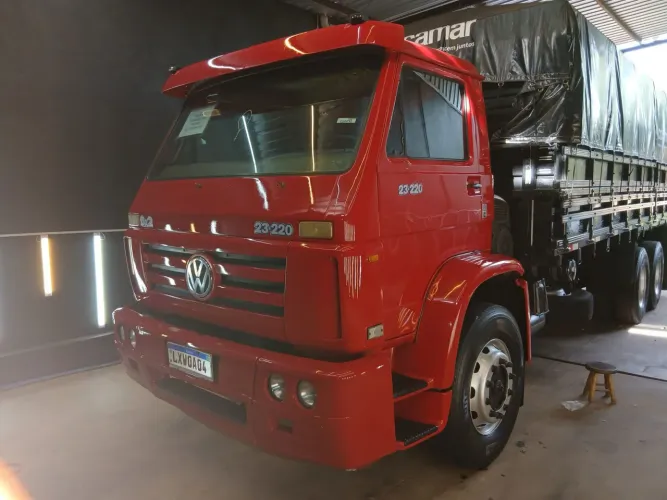 Caminhão volkswagen 2004 modelo 23220