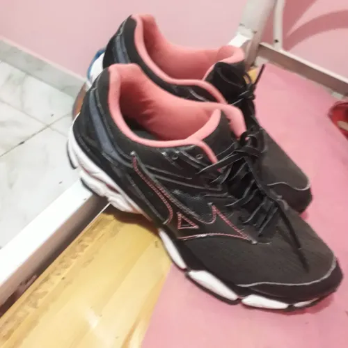 Tenis da Marca Muzuno todo na costurado T 36, 37 otimo para caminhada e para o dia a dia
