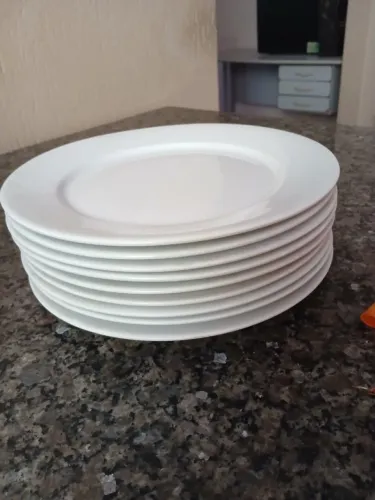 Lote com 50 Pratos Brancos Concierge - Ideais  Restaurantes, Eventos ou Casa 15 reais cada