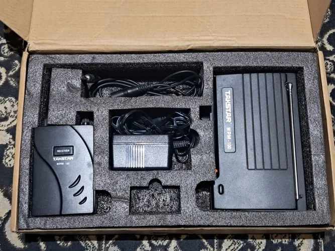 Retorno/Monitor de fone sem fio Takstar Wpm100 completo