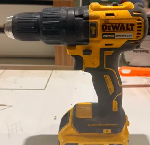 Parafusadeira/Furadeira dcd 7781 (DeWALT)