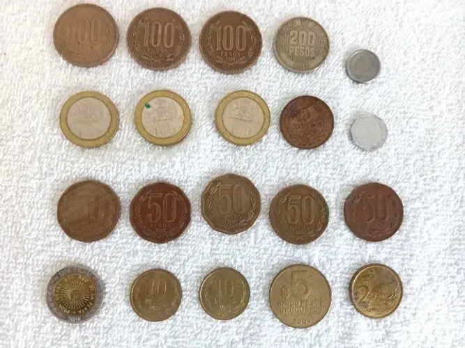 Lote Com 20 Moedas Estrangeiras - Chile, Uruguai, Argentina E Colômbia