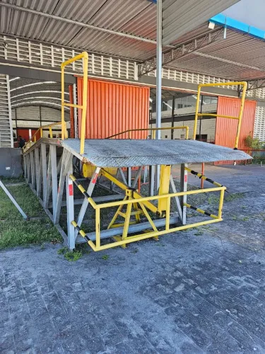 RAMPA NIVELADORA PARA CARGA E DESCARGA 