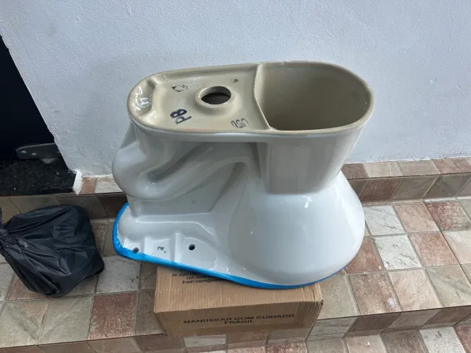Vaso sanitário com caixa acoplada