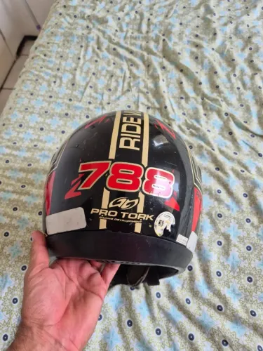 capacete usado , mas conservado!