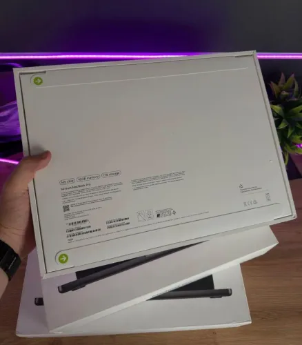 MacBook Pro 2025 16GB- 1TB SSD