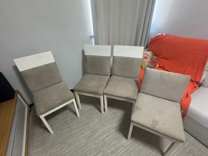 Vendo 4 Cadeiras Madeira 