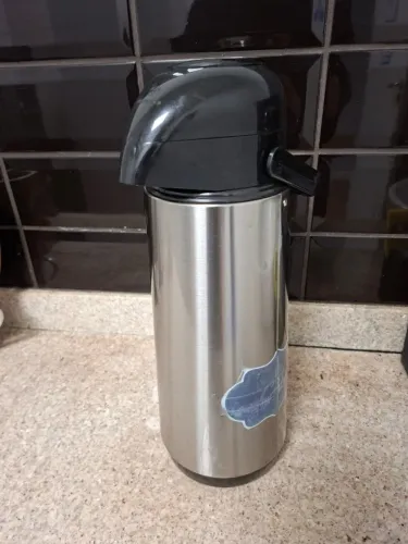 Garrafa Térmica Estado: Usado Termolar 2 Litros em metal lixado externo