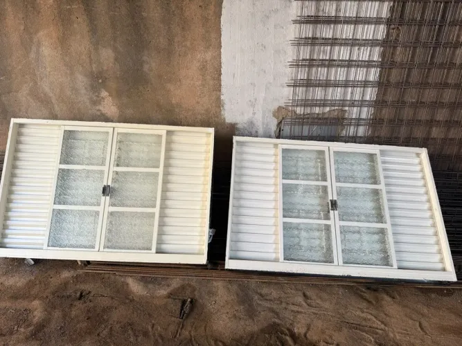 Vende se 2 Janelas em boas condições