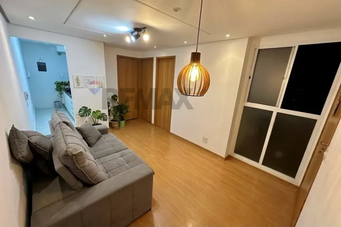 Apartamento Reformado com 2 Quartos no Residencial Quinta do Ingá  Cosmos