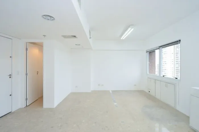 Sala à venda no Condomínio Edifício Mercure Bela Vista Central Towers em Bela Vista - São