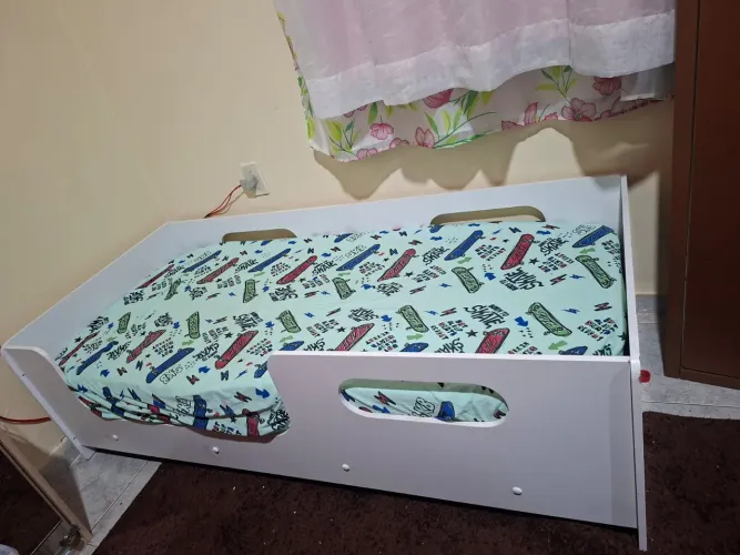 Cama infantil com colchão