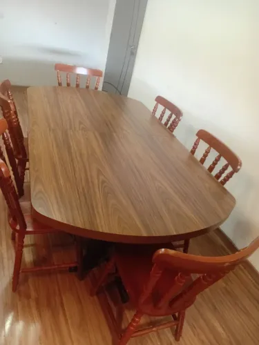Mesa estilo colonial com abertura no centro