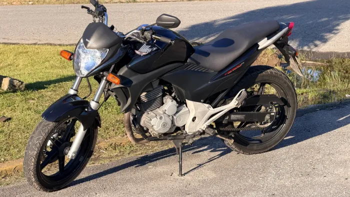 Cb 300r ótimo estado