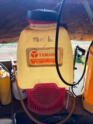 Lote com 2 Pulverizadores Costais Motorizados Yamaho - Para Peças ou Reforma