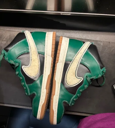 DUNK HIGH UNIVERSITY CHIENILLE + ADIDAS CAMPUS 00S