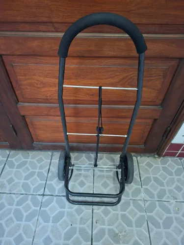 Carro para transportar com caleira pras mãos