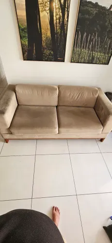 Sofá Moderno e Muito Confortável (1.90 m x 90cm)