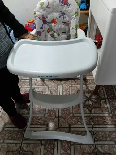 Berço e cadeira de alimentação