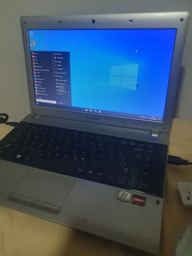 Notebook Samsung AMD E350/ 4GB Ram/ HD 160GB/ Defeito teclado e Mancha na tela pequena