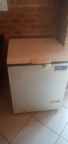 Freezer usado,funciona,falta somente realizar uma carga de gás