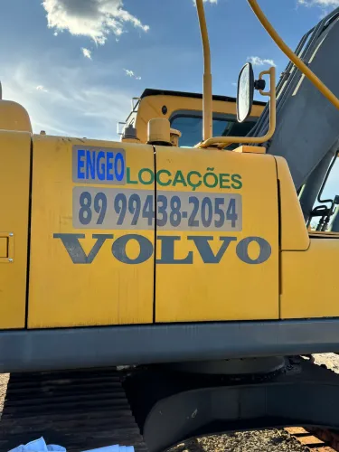 Escavadeira Volvo com 9.800h para venda ou locação