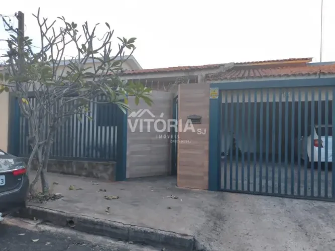 Casa para Locação no Bairro São Marcos - Ampla | Quintal Grande | 2 Vagas