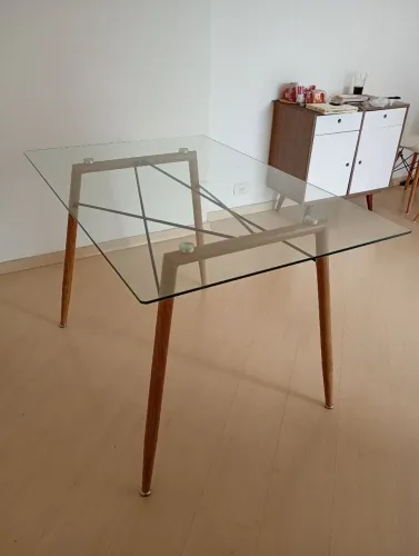 Mesa de Vidro com base Eiffel - 1,20m x 0,80m - usada (venda com ou sem cadeiras)